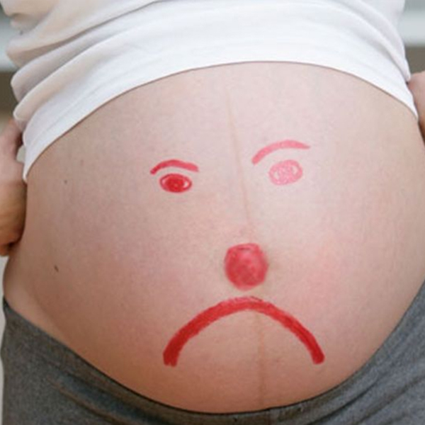 Thai kỳ 8 tuần ra dịch nâu có nguy hiểm cho mẹ bầu và thai nhi không?